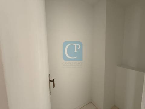 Apartamento T2 com lugar de garagem e arrumos em Vermoim na Maia