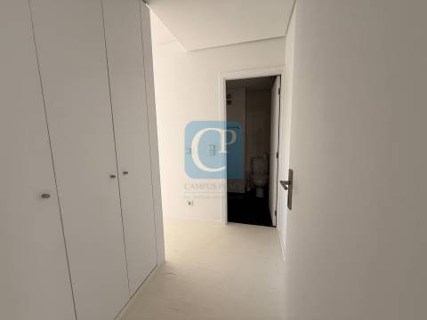 Apartamento T2 com lugar de garagem e arrumos em Vermoim na Maia