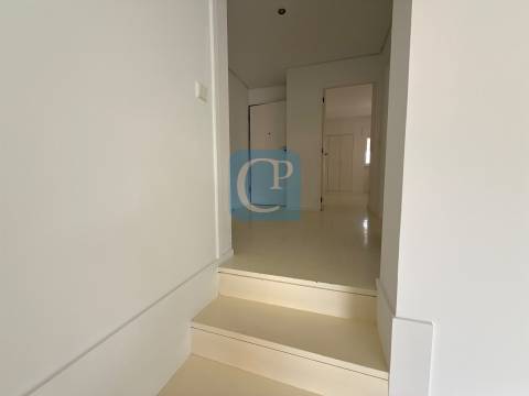 Apartamento T2 com lugar de garagem e arrumos em Vermoim na Maia