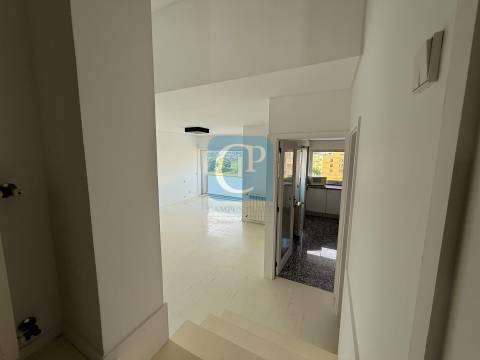 Apartamento T2 com lugar de garagem e arrumos em Vermoim na Maia