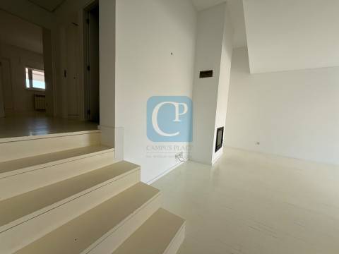 Apartamento T2 com lugar de garagem e arrumos em Vermoim na Maia