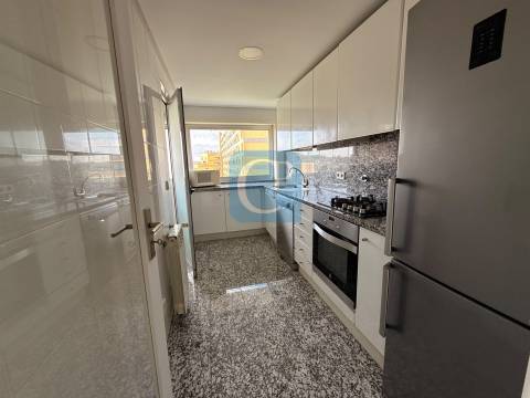 Apartamento T2 com lugar de garagem e arrumos em Vermoim na Maia