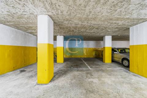 Apartamento T2 equipado e mobilado, com lugar de garagem, na cidade cooperativa da Prelada.