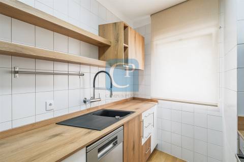 Apartamento T2 mobilado em condomínio fechado, Ramalde, Porto