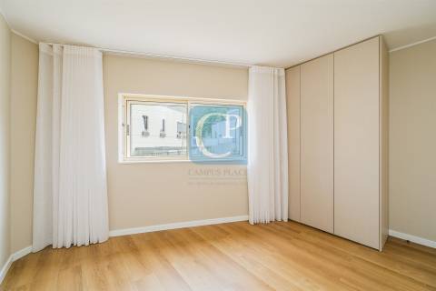Apartamento T2 mobilado em condomínio fechado, Ramalde, Porto