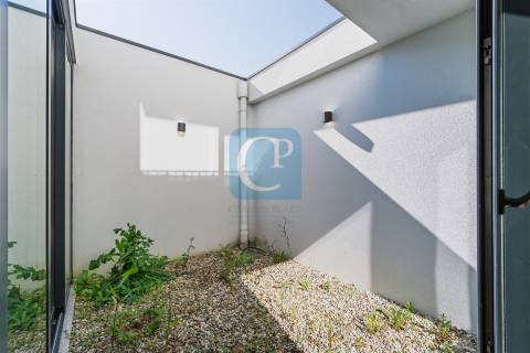 Apartamento T1 junto ao Hospital S. João