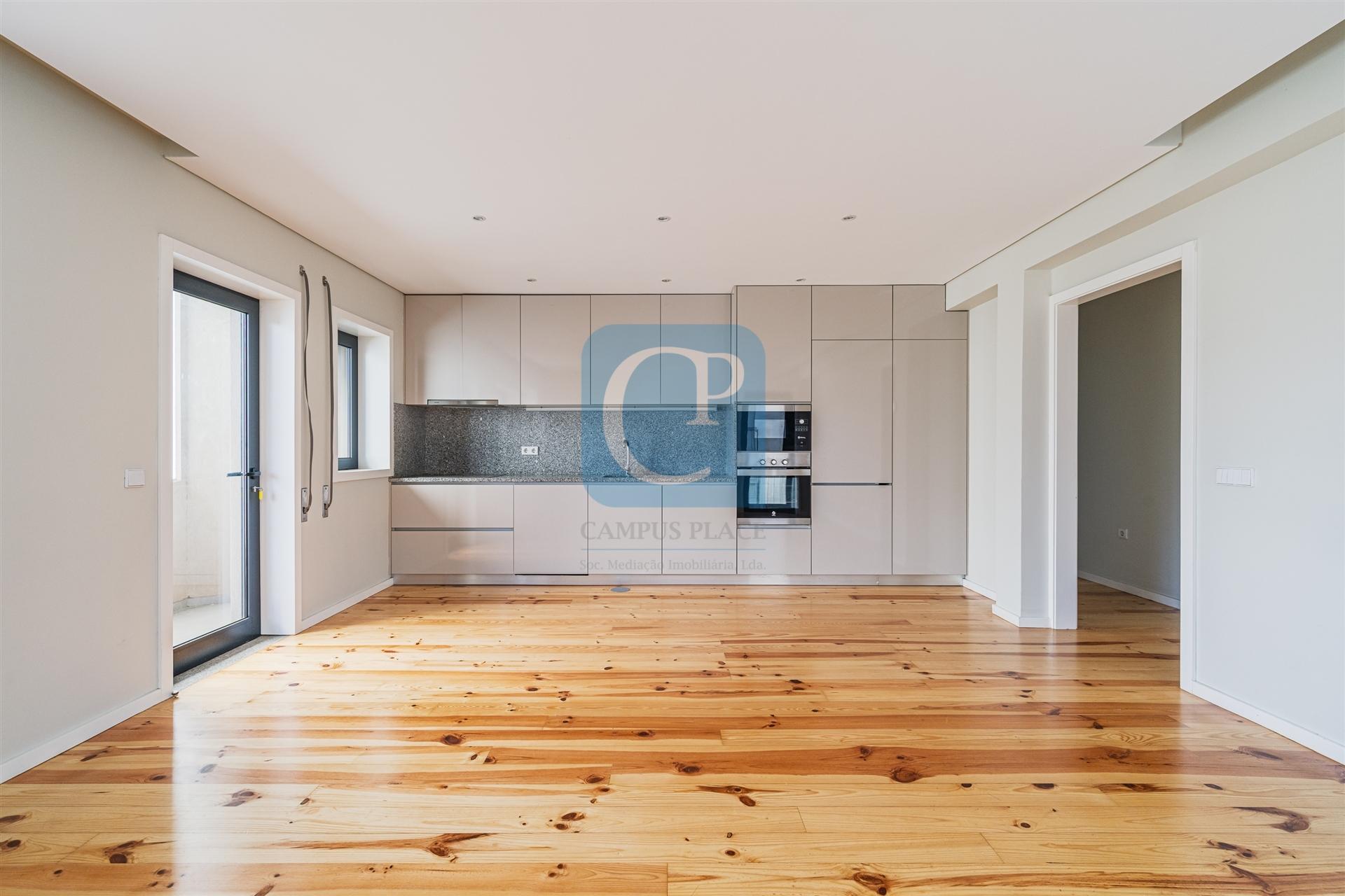 Apartamento T3 com varanda em Pedrouços, Maia