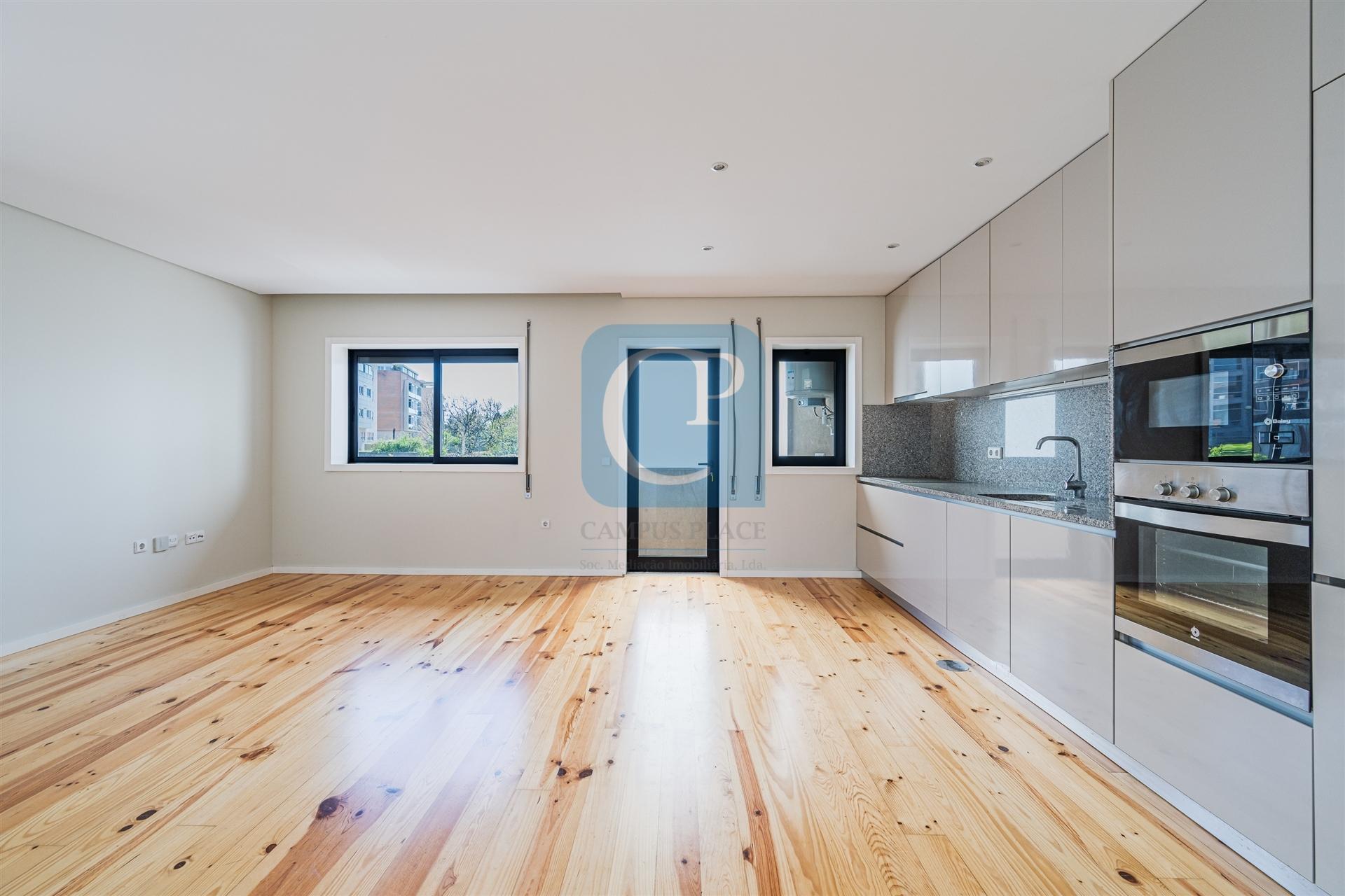 Apartamento T3 com varanda em Pedrouços, Maia