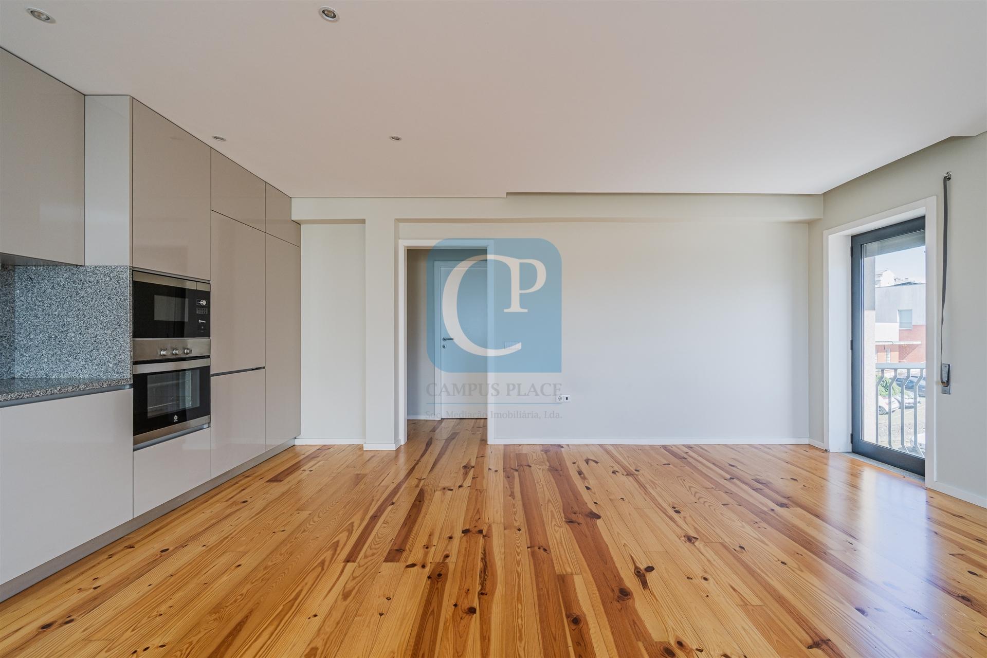 Apartamento T3 com varanda em Pedrouços, Maia