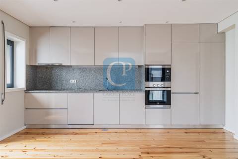 Apartamento T3 com varanda em Pedrouços, Maia