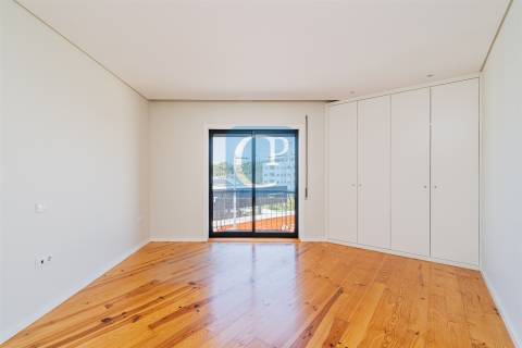Apartamento T3 com varanda em Pedrouços, Maia