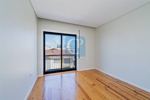 Apartamento T3 com varanda em Pedrouços, Maia