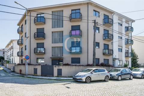 Apartamento T3 com varanda em Pedrouços, Maia