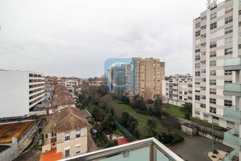 Apartamento T2Kit como novo, junto à Igreja da Areosa