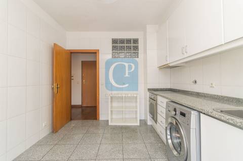 Apartamento T1 Duplex, em frente ao Hospital S. João