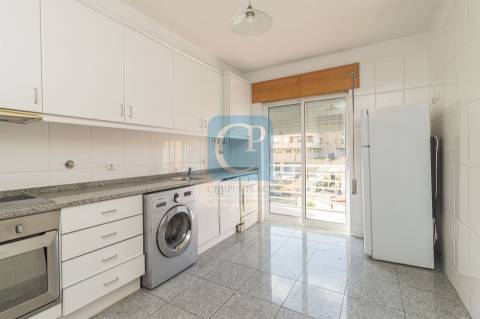 Apartamento T1 Duplex, em frente ao Hospital S. João