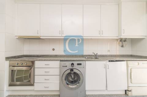 Apartamento T1 Duplex, em frente ao Hospital S. João