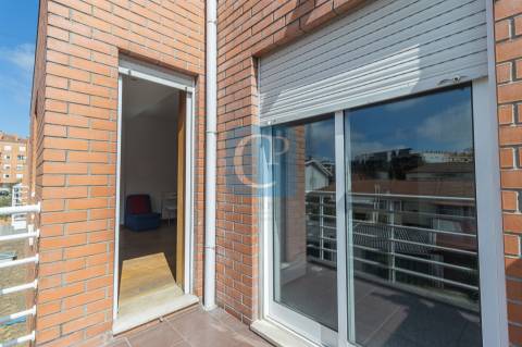 Apartamento T1 Duplex, em frente ao Hospital S. João