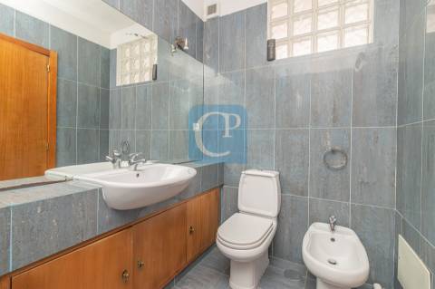 Apartamento T1 Duplex, em frente ao Hospital S. João