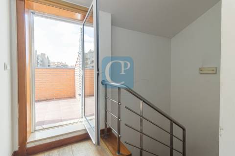 Apartamento T1 Duplex, em frente ao Hospital S. João