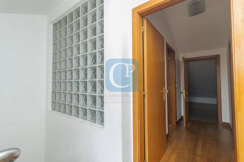 Apartamento T1 Duplex, em frente ao Hospital S. João