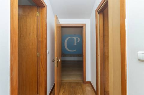 Apartamento T1 Duplex, em frente ao Hospital S. João