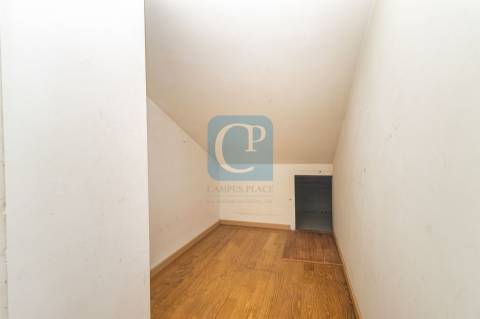 Apartamento T1 Duplex, em frente ao Hospital S. João