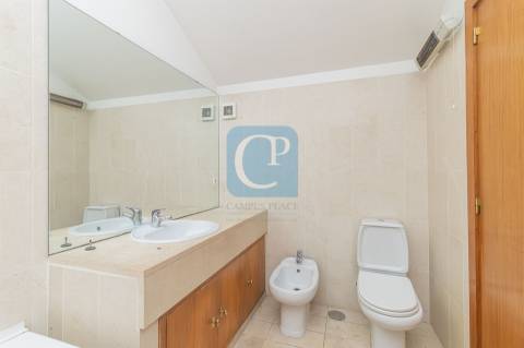 Apartamento T1 Duplex, em frente ao Hospital S. João