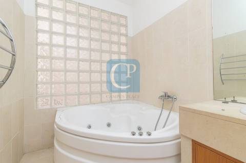 Apartamento T1 Duplex, em frente ao Hospital S. João