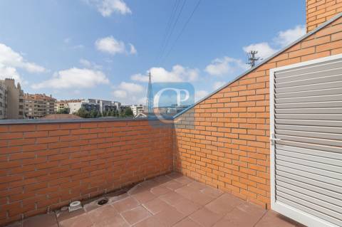 Apartamento T1 Duplex, em frente ao Hospital S. João
