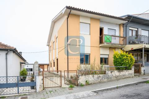 Moradia Bifamiliar T2 + T2 em Gondomar