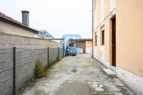 Moradia Bifamiliar T2 + T2 em Gondomar