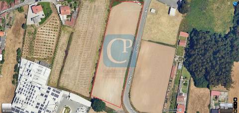 Loteamento de 5852 m2 no Castêlo da Maia, para 9 moradias no total de 2450 m2 de construção