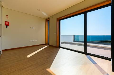T2 NOVO no Último Piso em 1ª Linha de Mar c/ Terraço em Vila do Conde