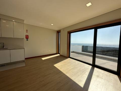 T2 NOVO no Último Piso em 1ª Linha de Mar c/ Terraço em Vila do Conde