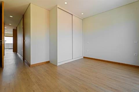 T2 NOVO no Último Piso em 1ª Linha de Mar c/ Terraço em Vila do Conde