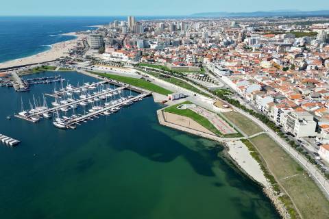 T2 NOVO no Último Piso em 1ª Linha de Mar c/ Terraço em Vila do Conde