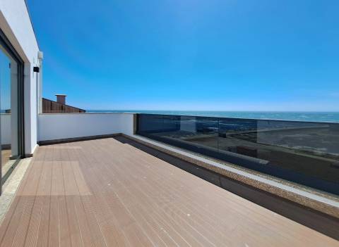 T2 NOVO no Último Piso em 1ª Linha de Mar c/ Terraço em Vila do Conde