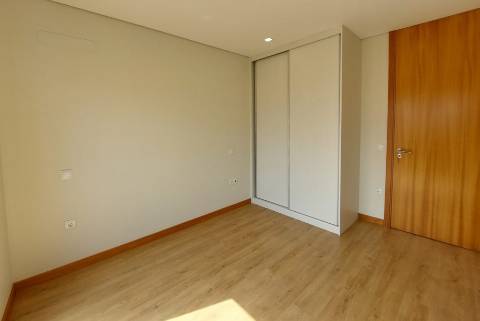 T2 NOVO no Último Piso em 1ª Linha de Mar c/ Terraço em Vila do Conde