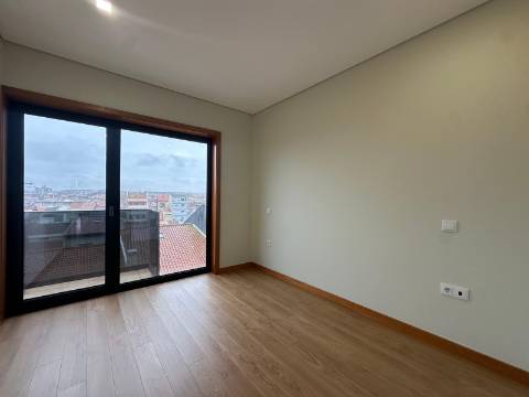 T2 NOVO no Último Piso em 1ª Linha de Mar c/ Terraço em Vila do Conde