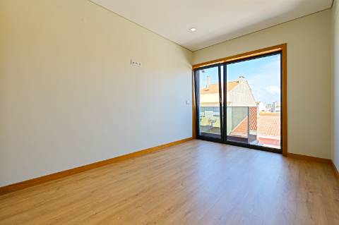 T2 NOVO no Último Piso em 1ª Linha de Mar c/ Terraço em Vila do Conde