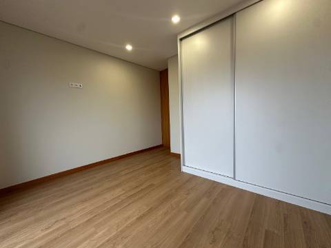 T2 NOVO no Último Piso em 1ª Linha de Mar c/ Terraço em Vila do Conde