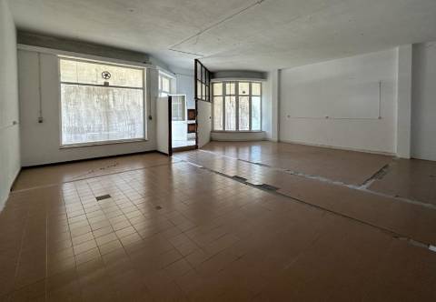 Loja com 126 m2 em Póvoa de Varzim