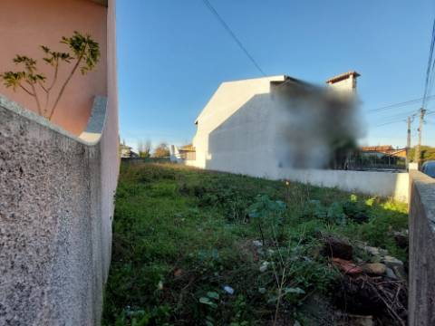 Terreno com 240 m2 em Junqueira Vila do Conde