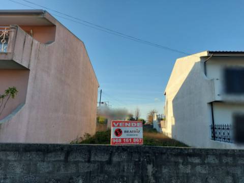 Terreno com 240 m2 em Junqueira Vila do Conde