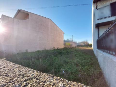 Terreno com 240 m2 em Junqueira Vila do Conde