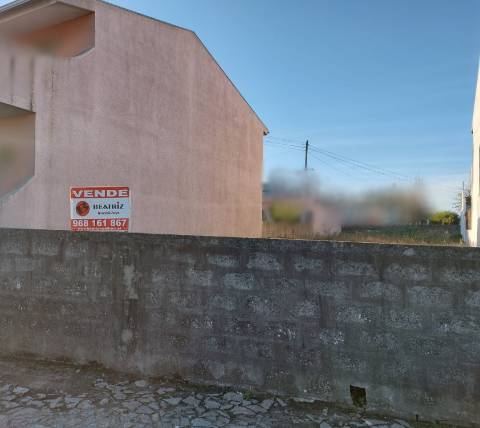 Terreno com 240 m2 em Junqueira Vila do Conde