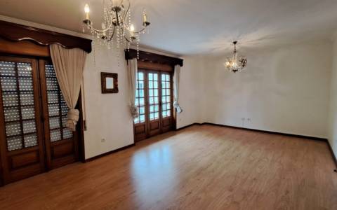 T3+1 junto ao Centro em Póvoa de Varzim