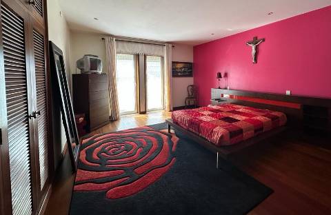 Moradia T5 no centro da cidade em Póvoa de Varzim