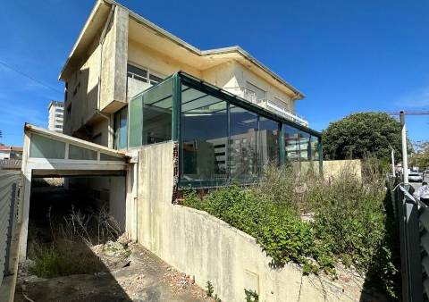 Vivenda T5 em Localização Excelente em Póvoa de Varzim